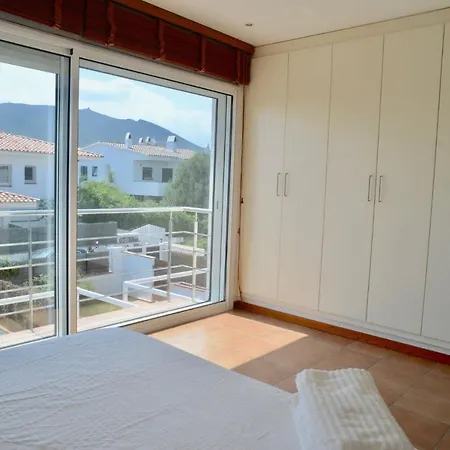 בית נופש Beachfront Duplex With Terrace And Sea Views -