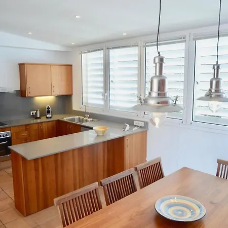 Feriehus Beachfront Duplex With Terrace And Sea Views -