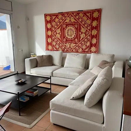 Beachfront Duplex With Terrace And Sea Views - בית נופש קדאקז