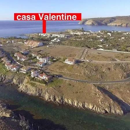 Beachfront Duplex With Terrace And Sea Views - Feriehus Cadaqués
