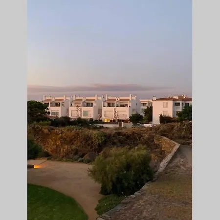 Beachfront Duplex With Terrace And Sea Views - Nyaraló