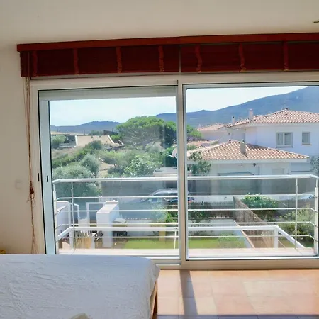 Nyaraló Beachfront Duplex With Terrace And Sea Views - *