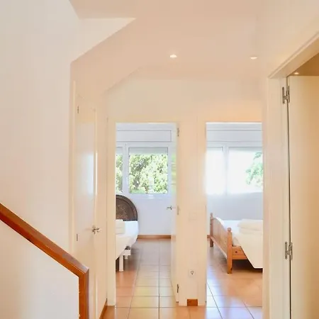 Beachfront Duplex With Terrace And Sea Views - * Cadaques