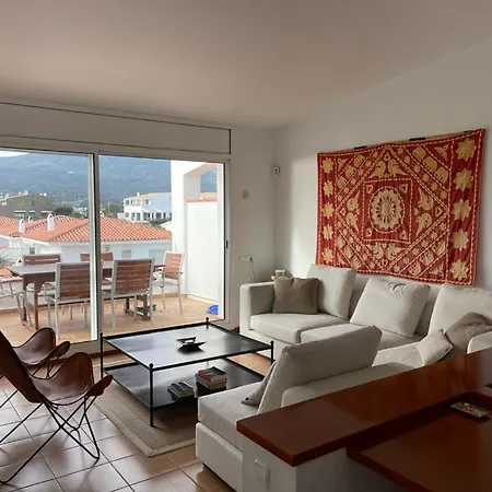 Beachfront Duplex With Terrace And Sea Views - Nyaraló Cadaqués